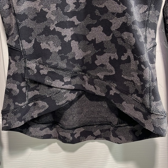 Lululemon Close to Crossing Long Sleeve Riki Heritage Camo Black Women’s Size 4 - Picture 3 of 12